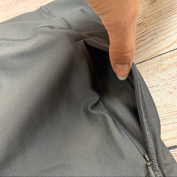 ❗️SOLD❗️Under Armour Gray Heatgear Compression Leggings - Picture 8 of 12